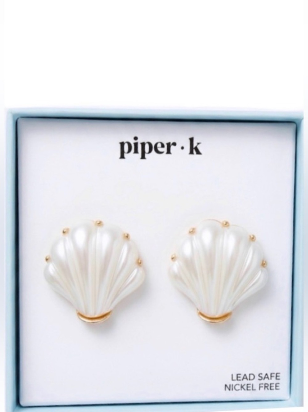 NWT ⚜️🐚⚜️ Piper K Pearlescent White Shell Stud Earrings